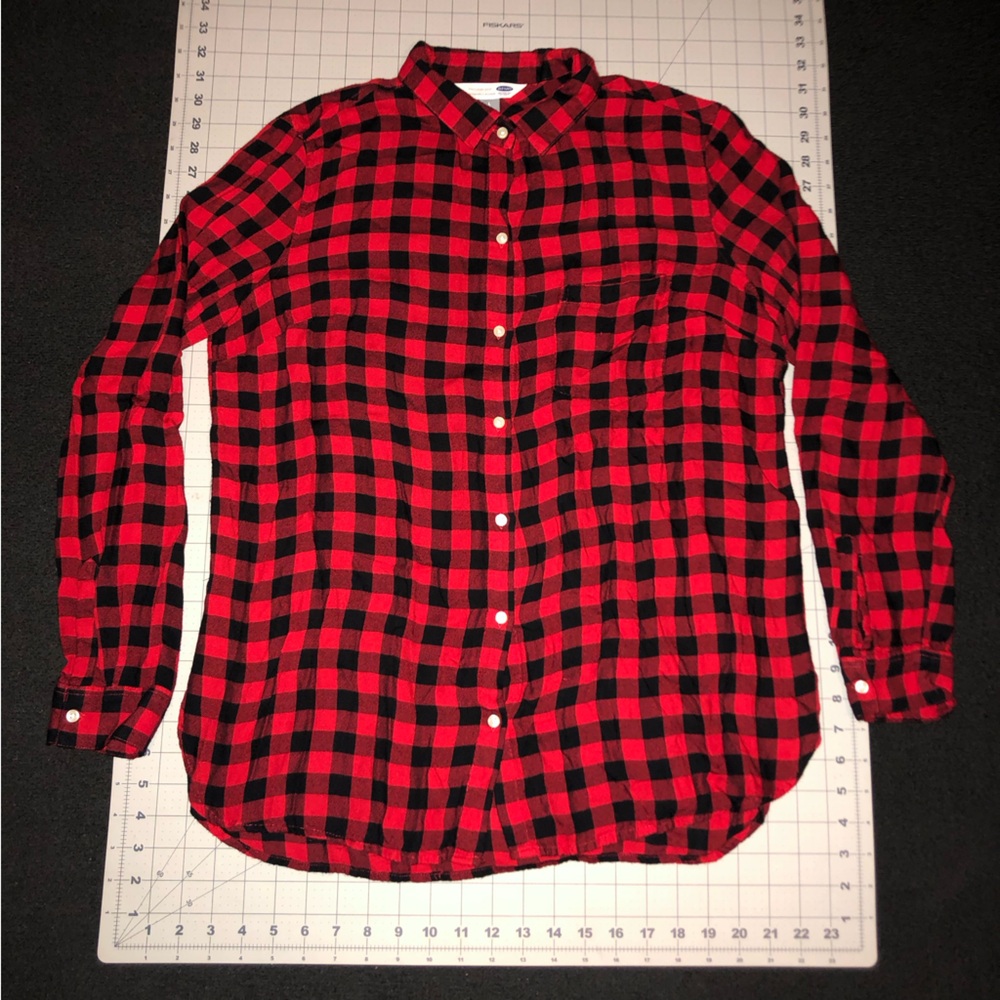 Old Navy. The Classic Shirt. Long Sleeve Plaid Flannel. Red/Black color.